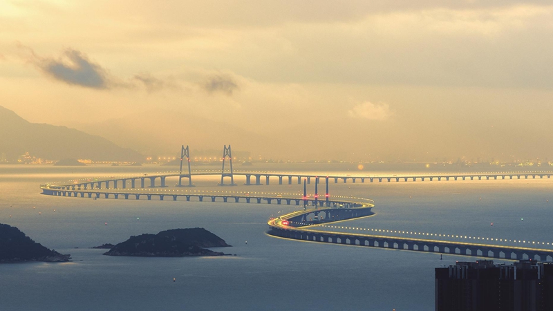 10、龐源租賃參建國家“世紀工程”港珠澳大橋（2012—2017年）_副本.jpg